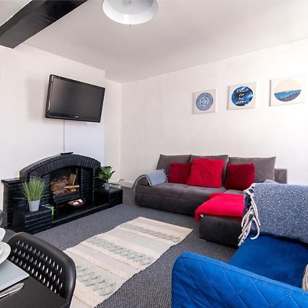 Characterful 2 Bed Apartment - Spacious & Comfy คาสเซิลโดนิงทัน ภายนอก รูปภาพ