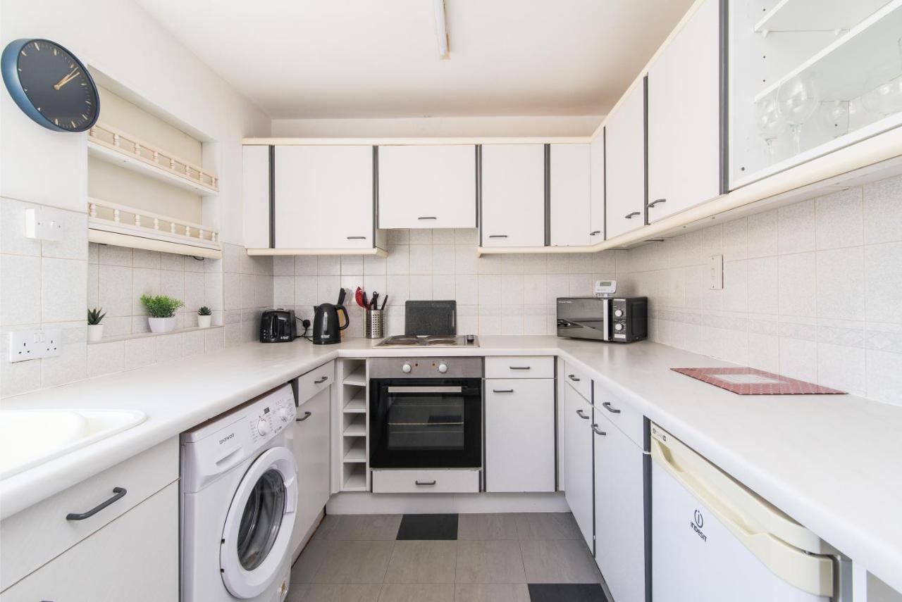 Characterful 2 Bed Apartment - Spacious & Comfy คาสเซิลโดนิงทัน ภายนอก รูปภาพ