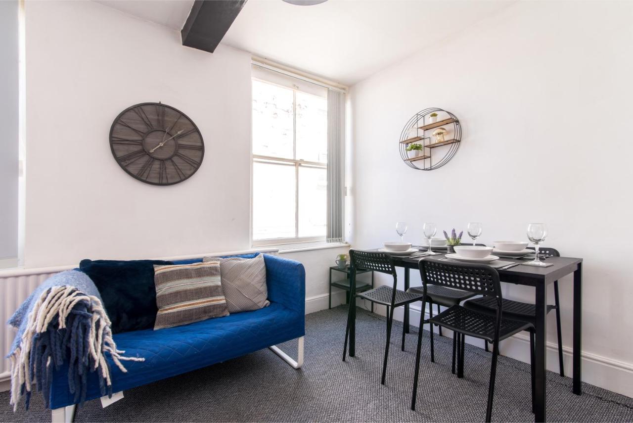 Characterful 2 Bed Apartment - Spacious & Comfy คาสเซิลโดนิงทัน ภายนอก รูปภาพ