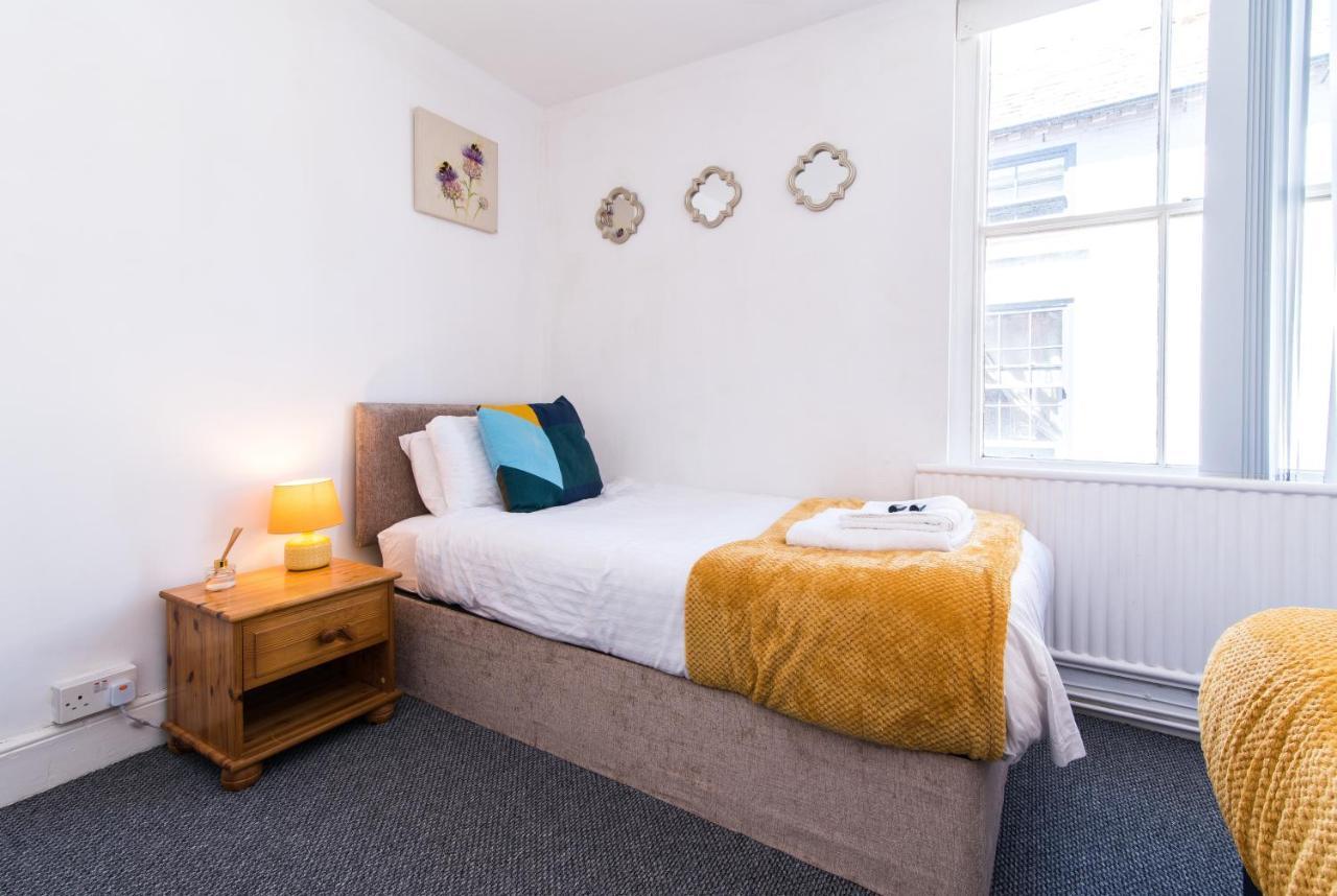 Characterful 2 Bed Apartment - Spacious & Comfy คาสเซิลโดนิงทัน ภายนอก รูปภาพ