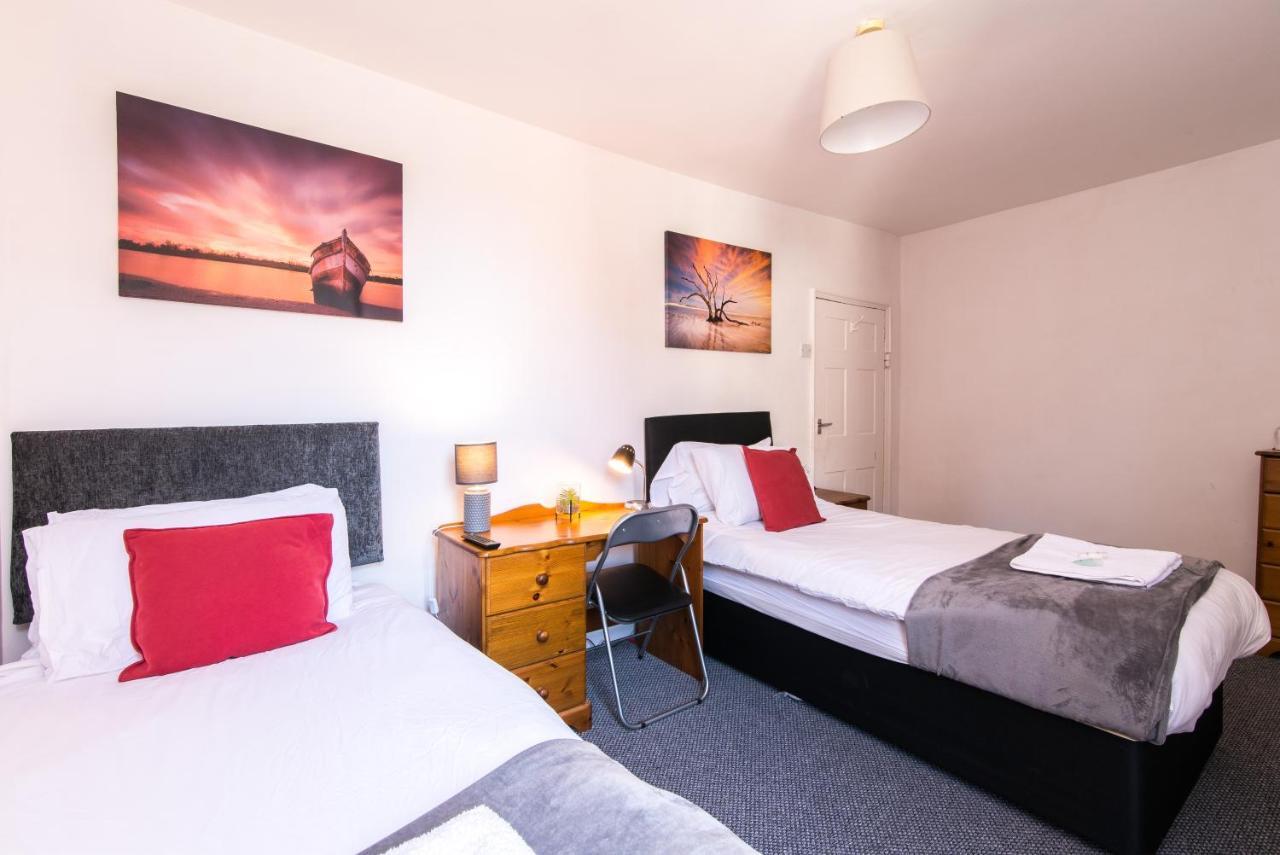 Characterful 2 Bed Apartment - Spacious & Comfy คาสเซิลโดนิงทัน ภายนอก รูปภาพ