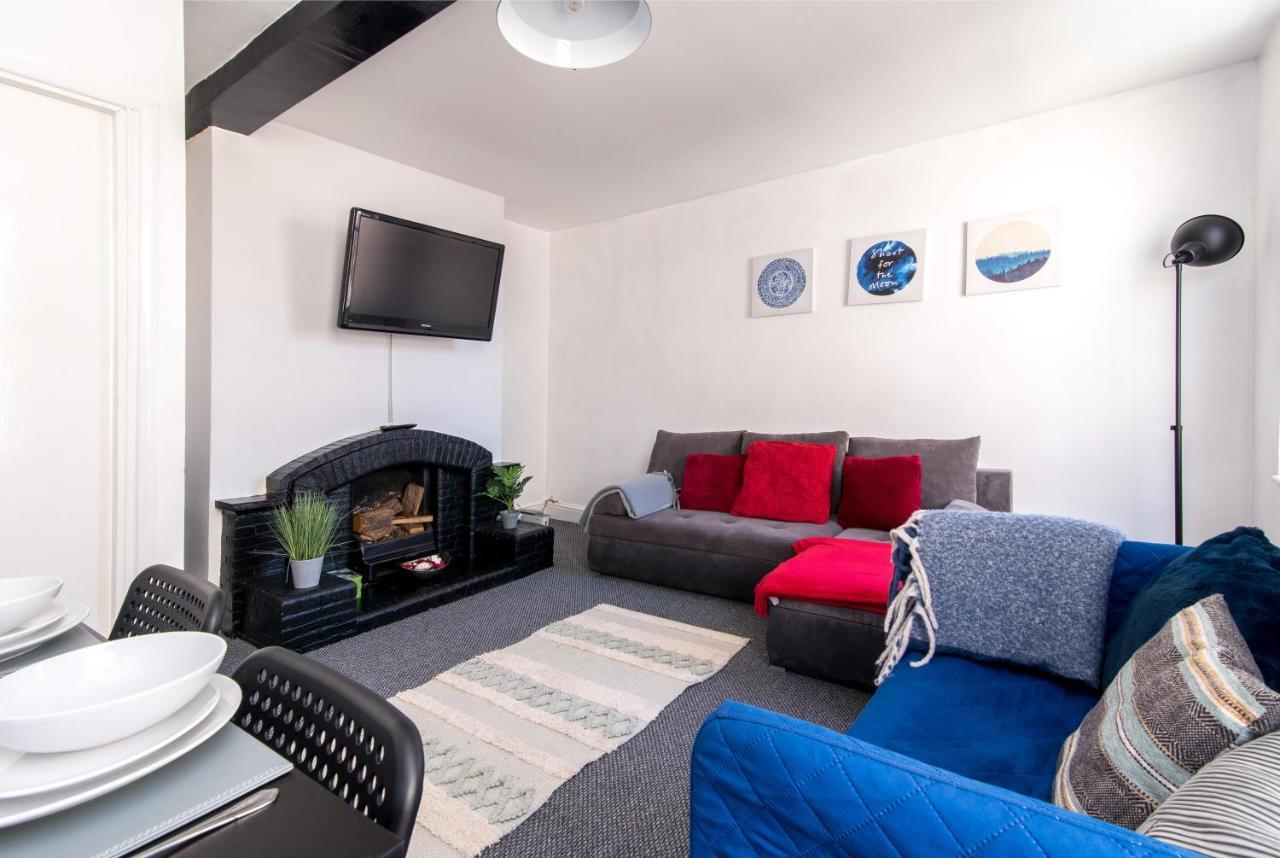 Characterful 2 Bed Apartment - Spacious & Comfy คาสเซิลโดนิงทัน ภายนอก รูปภาพ