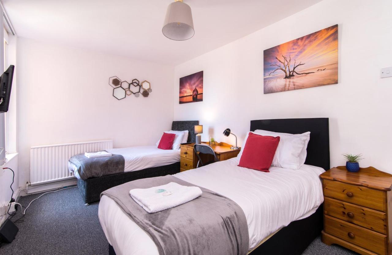 Characterful 2 Bed Apartment - Spacious & Comfy คาสเซิลโดนิงทัน ภายนอก รูปภาพ