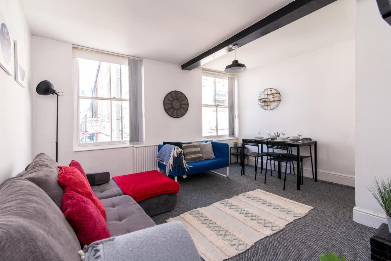 Characterful 2 Bed Apartment - Spacious & Comfy คาสเซิลโดนิงทัน ภายนอก รูปภาพ