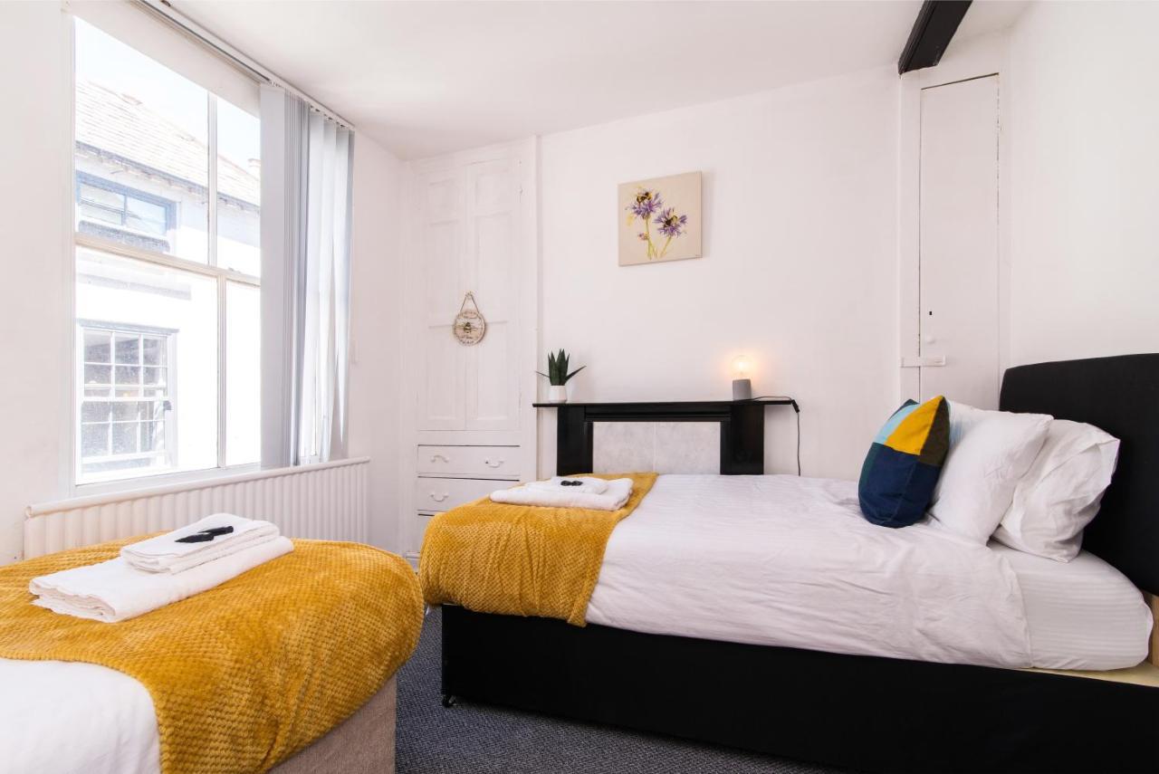 Characterful 2 Bed Apartment - Spacious & Comfy คาสเซิลโดนิงทัน ภายนอก รูปภาพ